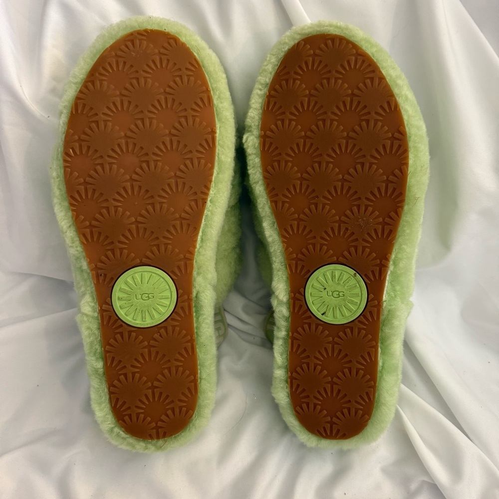 EUC UGG Fluff Yeah Slides - Picture 5 of 10